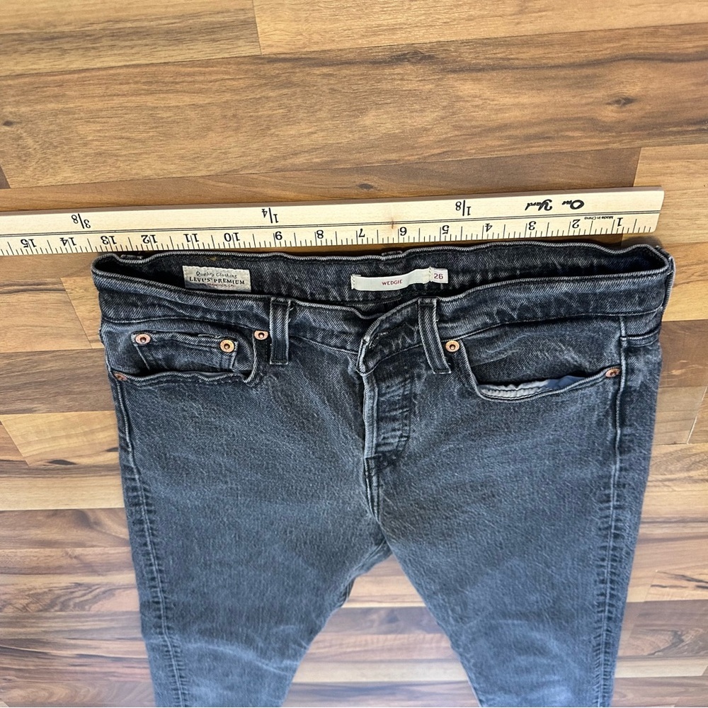 Levi's Women's Wedgie icon Fit Grey High Rise Button Fly Ankle length - Picture 9 of 15
